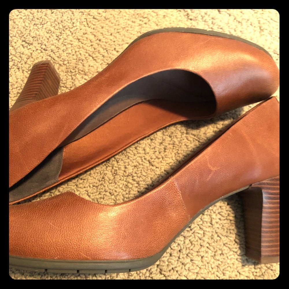 Camel brown Rockport heels, like new